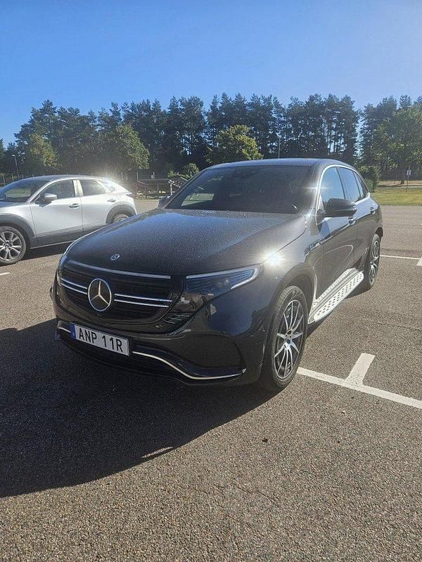 Grå Begagnad 2021 Mercedes EQC400 SUV | 420 000 kr (Marknadspris) - Bild 1/4