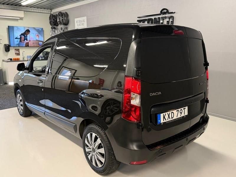 Begagnad Dacia Dokker Express 95 HK (69 kW) 2021 Svart metallic Van