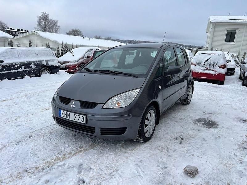 Begagnad Mitsubishi Colt 95 HK (69 kW) 2007 Grå Halvkombi