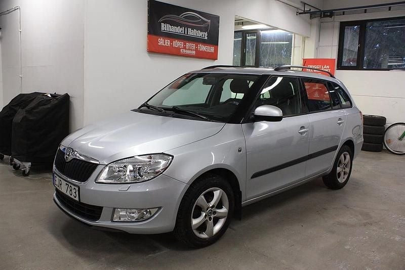 Silver Begagnad 2013 Skoda Fabia Elegance Kombi | 59 900 kr (Marknadspris) - Bild 1/4