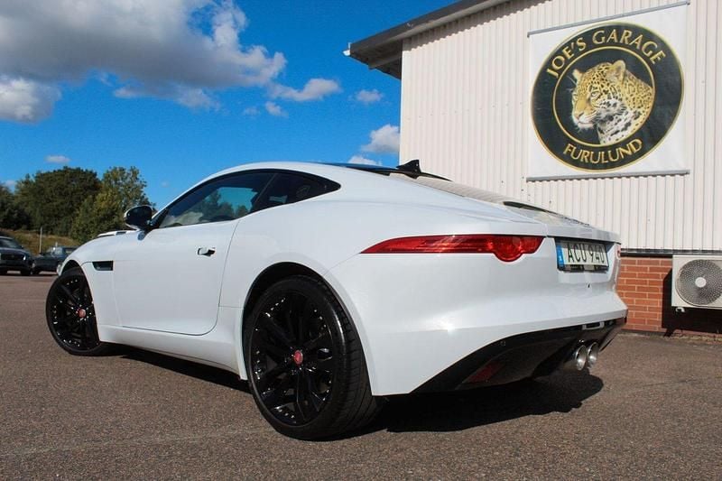 Vit Begagnad 2016 Jaguar F-Type S Sportkupé | 478 000 kr - Bild 1/4