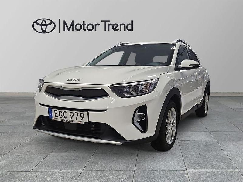 Vit Begagnad 2022 Kia Stonic Advance SUV | 214 900 kr (Marknadspris) - Bild 1/4