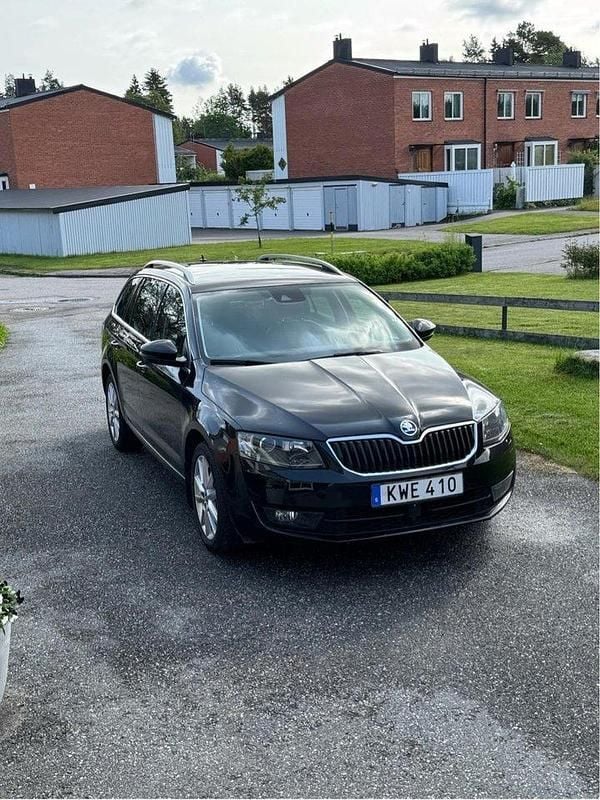 Svart Begagnad 2016 Skoda Octavia Style Kombi | 119 000 kr (Bra pris) - Bild 1/4