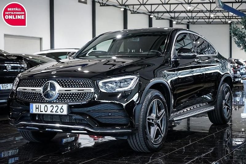 Svart Begagnad 2020 Mercedes GLC300e AMG Sportkupé | 489 900 kr (Bra pris) - Bild 1/4