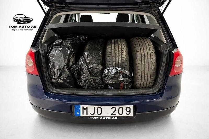 Begagnad VW Golf V Trendline 140 HK (102 kW) 2007 Mörkblå Halvkombi