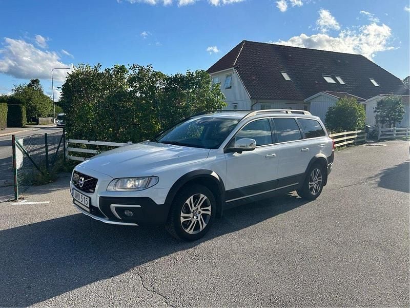 Vit Begagnad 2015 Volvo XC70 Summum SUV | 129 000 kr (Bra pris) - Bild 1/4