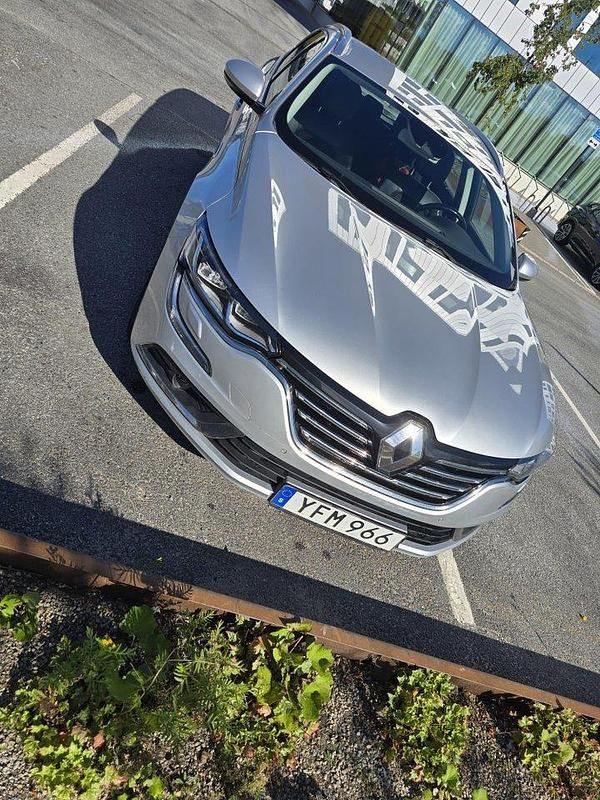 Silver Begagnad 2017 Renault Talisman GrandTour Kombi | 119 900 kr (Lite dyr) - Bild 1/4