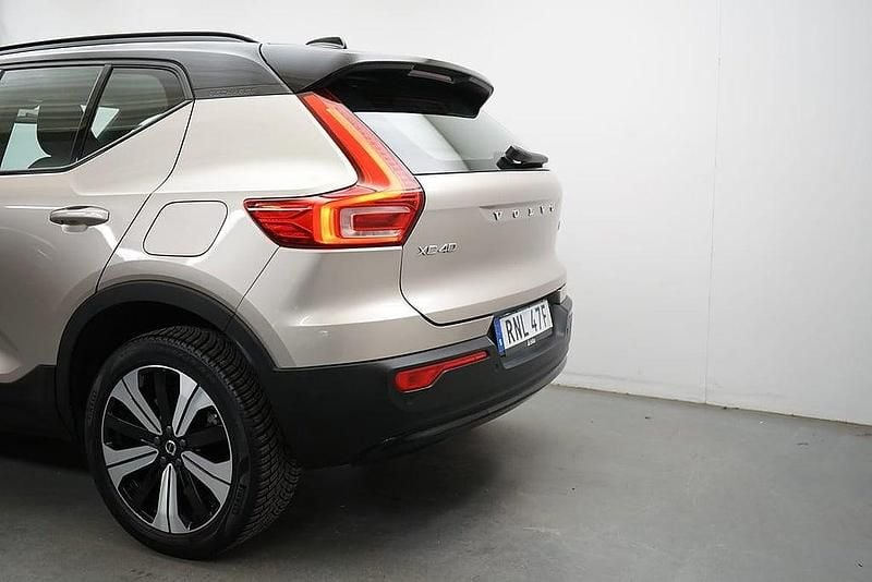 Begagnad Volvo XC40 Core 185 kW (252 HK) 2022 Ljusgrå (grå) SUV