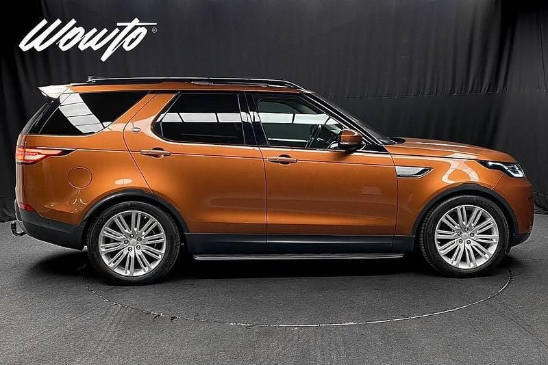 Begagnad Land Rover Discovery 5 HSE Luxury 180 HK (132 kW) 2017 Orange SUV
