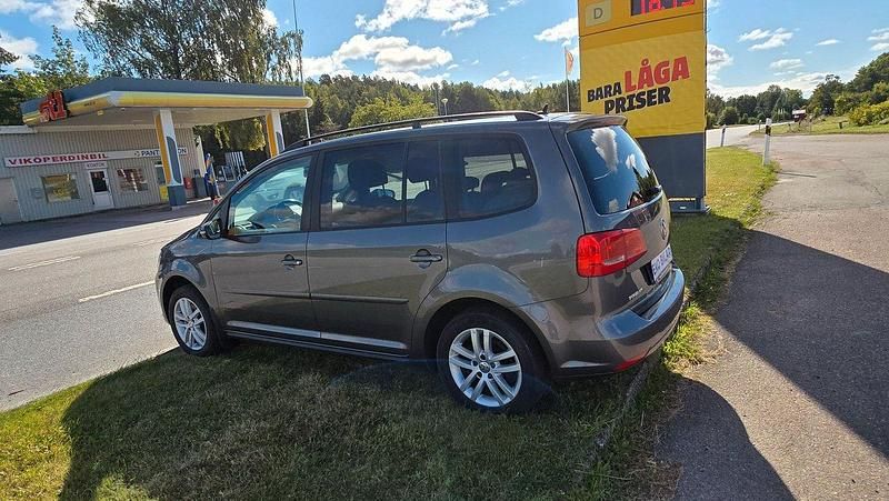 Begagnad VW Touran 150 HK (110 kW) 2014 Mörkgrå Minibuss