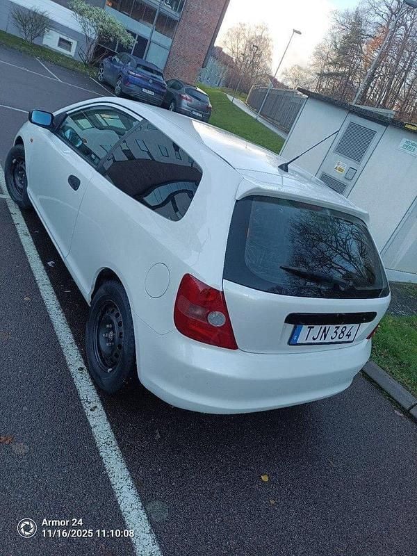 Vet med tre skikt Begagnad 2002 Honda Civic Halvkombi | 17 000 kr (Marknadspris) - Bild 1/4