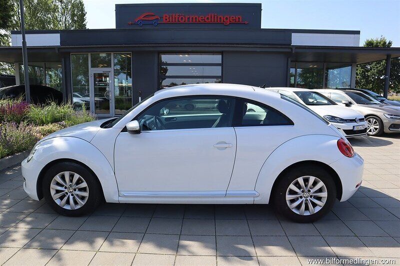Vit Begagnad 2015 VW Beetle Halvkombi | 89 900 kr (Superpris) - Bild 1/4
