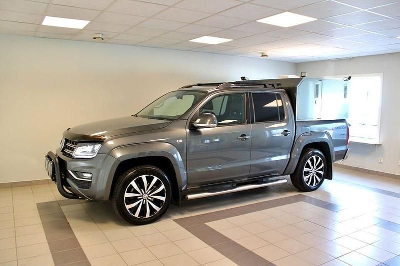 Grå Begagnad 2018 VW Amarok Aventura Pickup | 459 900 kr (Dyr) - Bild 1/4