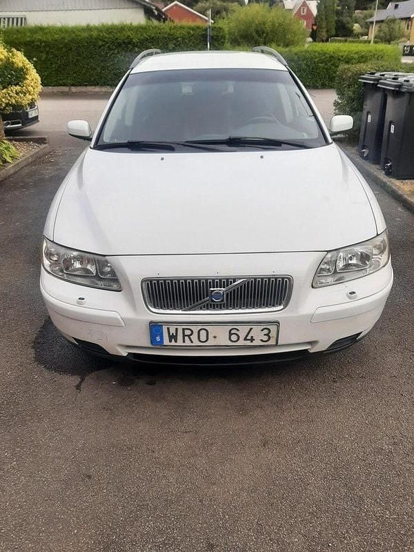 Vit Begagnad 2005 Volvo V70 Business Edition Kombi | 19 000 kr (Bra pris) - Bild 1/4