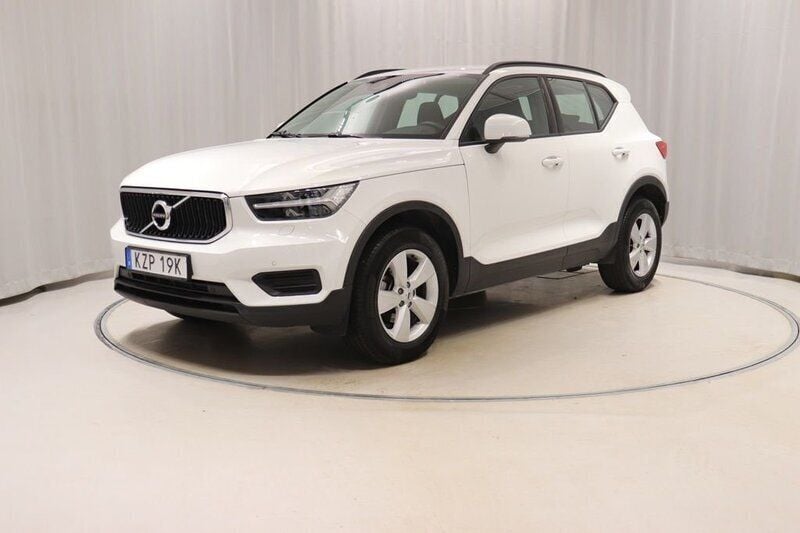 Vit Begagnad 2021 Volvo XC40 Kinetic SUV | 239 400 kr (Bra pris) - Bild 1/4