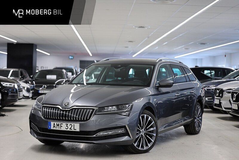 Grå Begagnad 2022 Skoda Superb LAURIN & KLEMENT Kombi | 289 900 kr (Lite dyr) - Bild 1/3