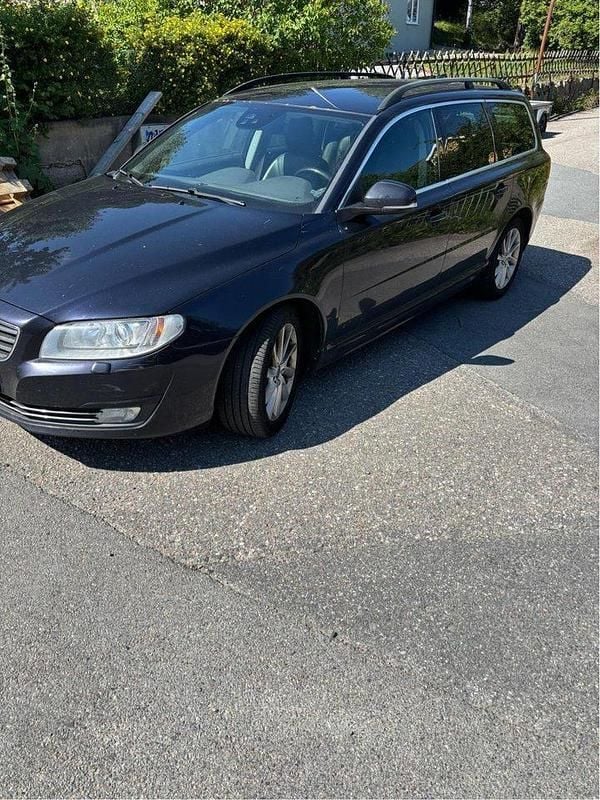 Blå Begagnad 2016 Volvo V70 Momentum Kombi | 115 000 kr (Marknadspris) - Bild 1/2