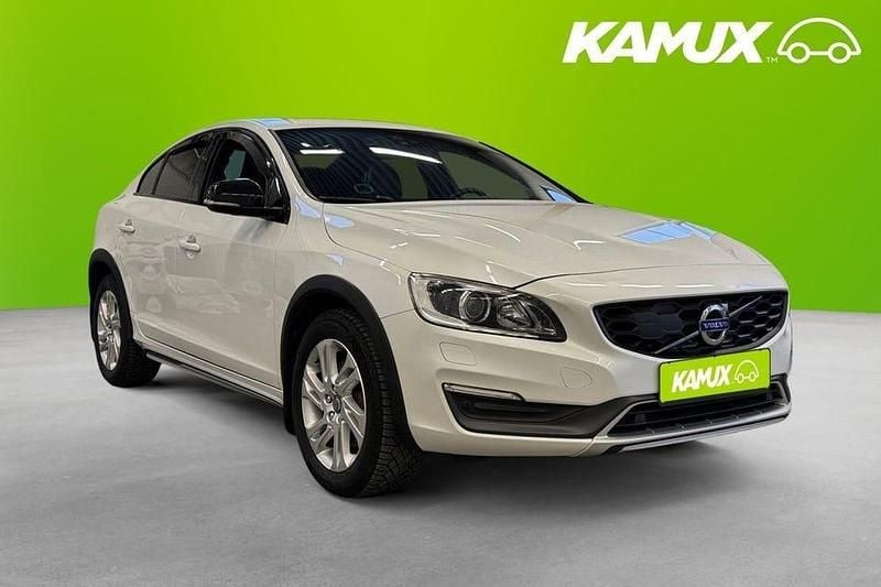Vit Begagnad 2016 Volvo S60 CC Summum Sedan | 179 700 kr (Marknadspris) - Bild 1/4