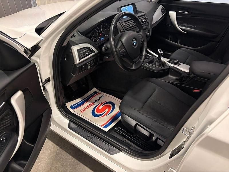 Begagnad BMW 116 116 HK (85 kW) 2011 Vit Halvkombi