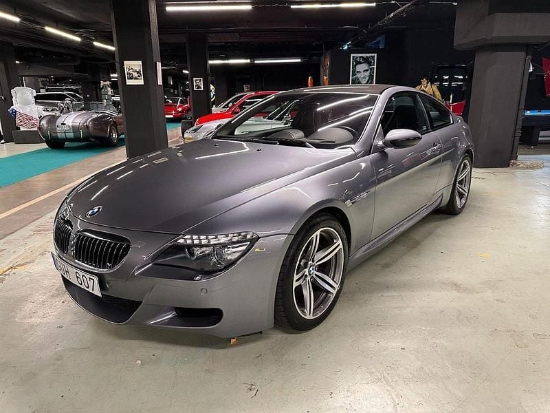 Grå Begagnad 2008 BMW M6 Comfort Edition Sportkupé | 449 000 kr - Bild 1/4