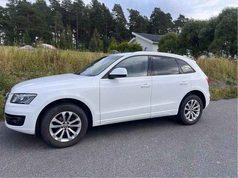 Vit Begagnad 2011 Audi Q5 Design SUV | 92 000 kr (Superpris) - Bild 1/4