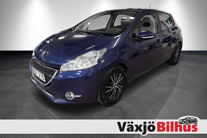 Mörkblå Begagnad 2012 Peugeot 208 Halvkombi | 49 900 kr (Marknadspris) - Bild 1/4