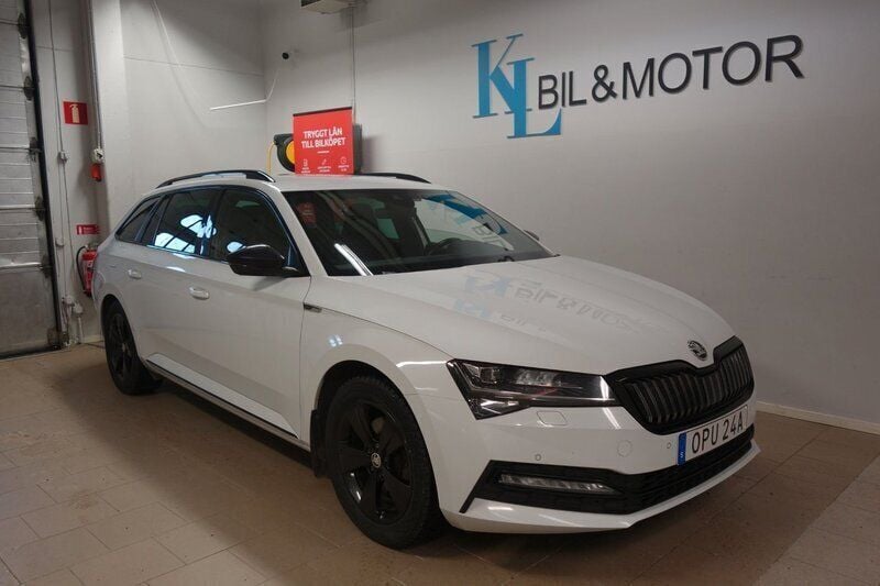 Vit (moon white metallic) Begagnad 2020 Skoda Superb Business Line Kombi | 244 900 kr (Lite dyr) - Bild 1/4