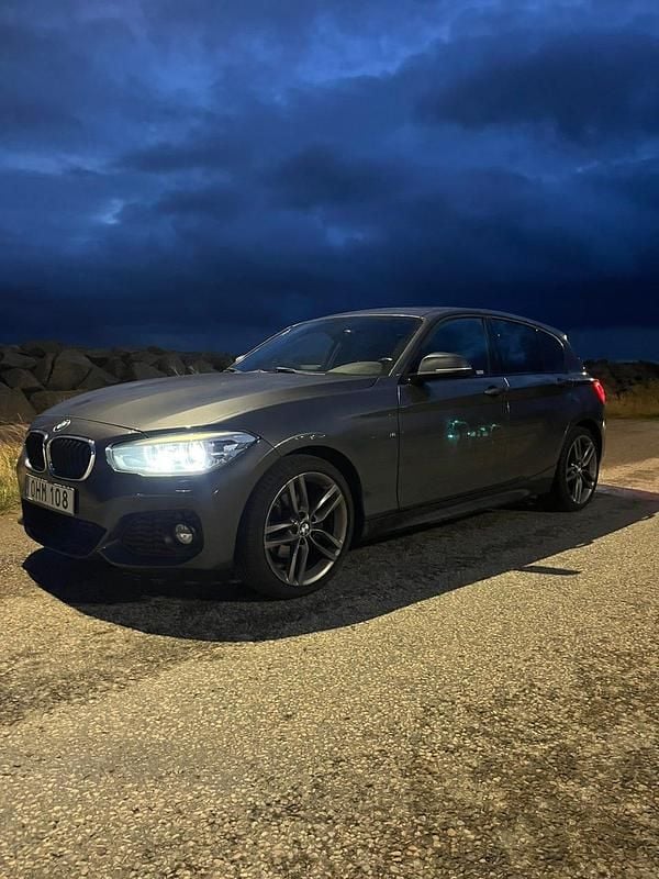 Begagnad 2017 BMW 120 Halvkombi | 165 000 kr (Bra pris) - Bild 1/4