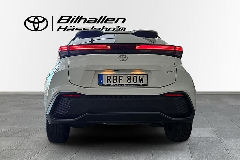 Begagnad Toyota C-HR 141 HK (103 kW) 2024 Vit SUV