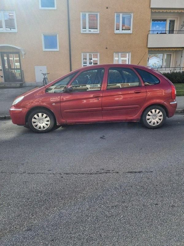 Röd Begagnad 2005 Citroën Xsara Picasso Minibuss | 13 500 kr - Bild 1/4