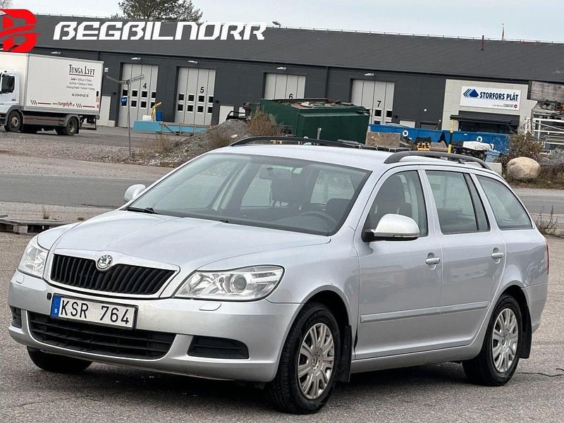 Silver Begagnad 2011 Skoda Octavia Ambiente Kombi | 71 900 kr (Marknadspris) - Bild 1/2