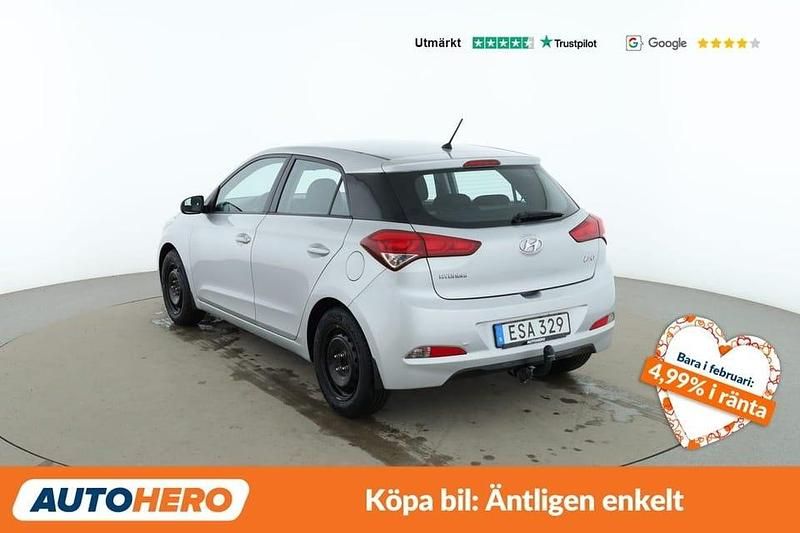 Begagnad Hyundai i20 Comfort 84 HK (61 kW) 2014 Silver Halvkombi