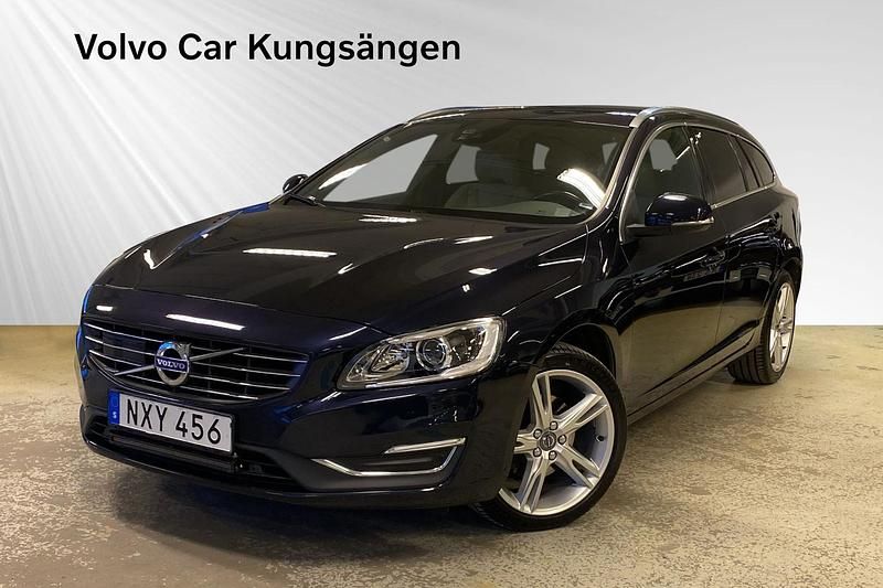 Blå Begagnad 2018 Volvo V60 Standard Kombi | 194 800 kr (Superpris) - Bild 1/3