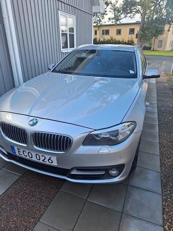 Silver Begagnad 2014 BMW 520 Kombi | 119 000 kr (Marknadspris) - Bild 1/4