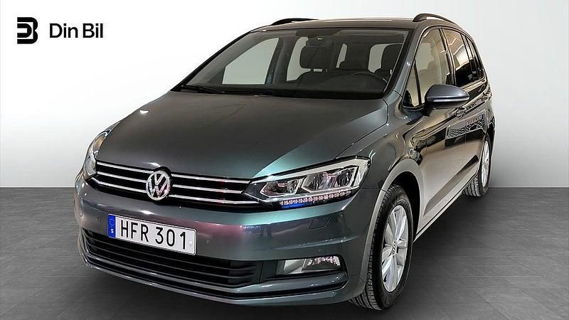 Indiumgrå metallic Begagnad 2016 VW Touran Minibuss | 179 900 kr (Marknadspris) - Bild 1/4