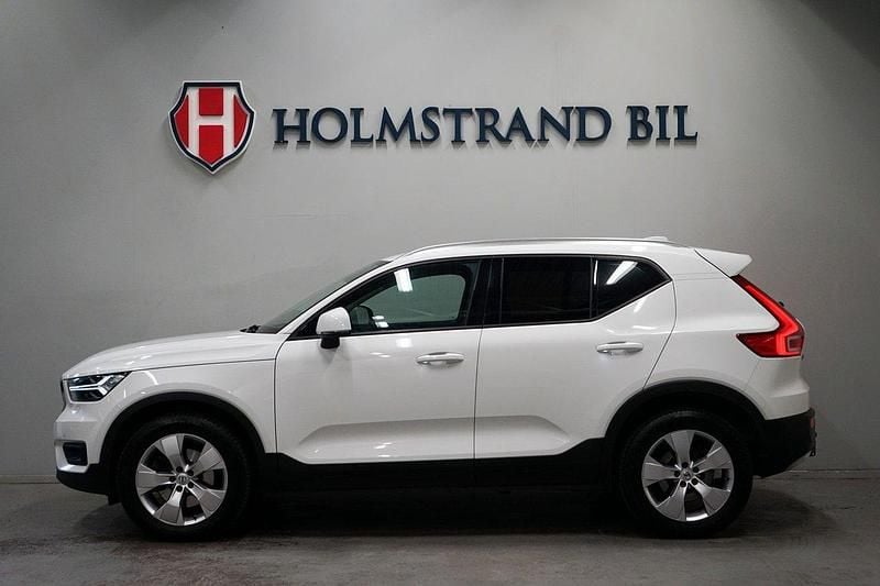 Vit Begagnad 2018 Volvo XC40 Momentum SUV | 269 900 kr (Bra pris) - Bild 1/4