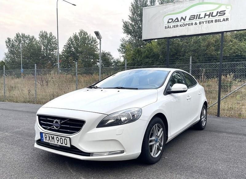 Begagnad Volvo V40 Kinetic 120 HK (88 kW) 2015 Vit Kombi