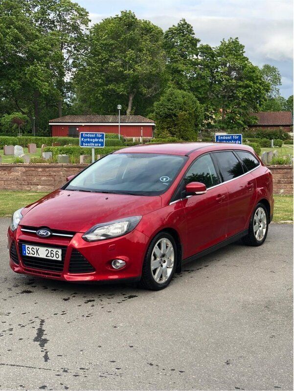 Röd Begagnad 2012 Ford Focus Titanium Kombi | 40 000 kr (Bra pris) - Bild 1/4