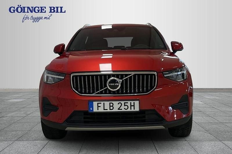 Begagnad Volvo XC40 Core 214 HK (157 kW) 2023 Röd SUV