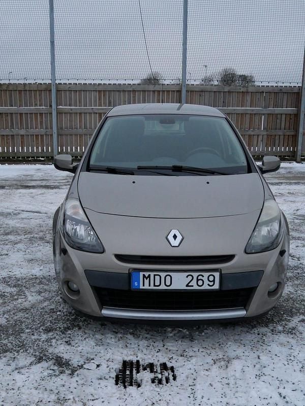Begagnad Renault Clio IV 88 HK (64 kW) 2012 Halvkombi