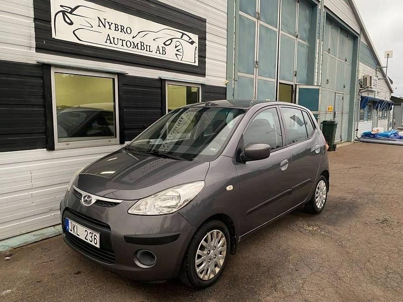 Grå Begagnad 2008 Hyundai i10 Halvkombi | 21 900 kr (Marknadspris) - Bild 1/4
