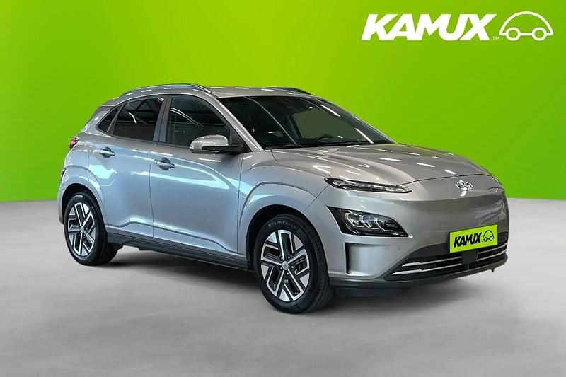 Silver/grå Begagnad 2022 Hyundai Kona SUV | 198 700 kr (Superpris) - Bild 1/4