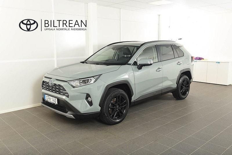 Grön Begagnad 2021 Toyota RAV4 Hybrid Executive SUV | 369 900 kr (Marknadspris) - Bild 1/4