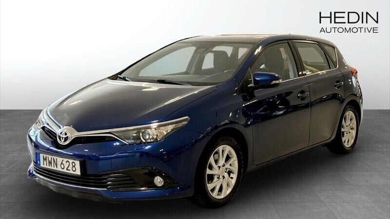 Mörkblå (blue) Begagnad 2015 Toyota Auris Halvkombi | 119 900 kr (Bra pris) - Bild 1/4