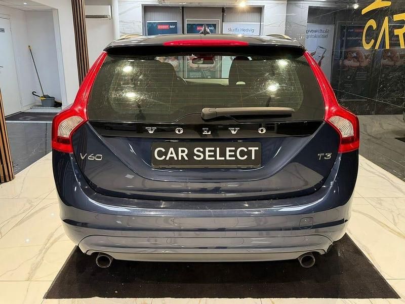 Begagnad Volvo V60 Kinetic 150 HK (110 kW) 2014 Blå Kombi