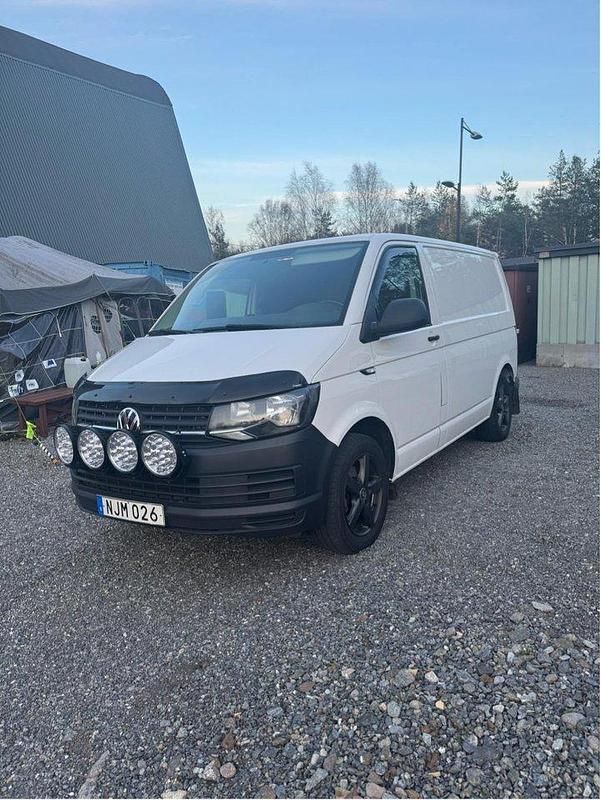 Vit Begagnad 2016 VW T6 Van | 129 000 kr (Bra pris) - Bild 1/4