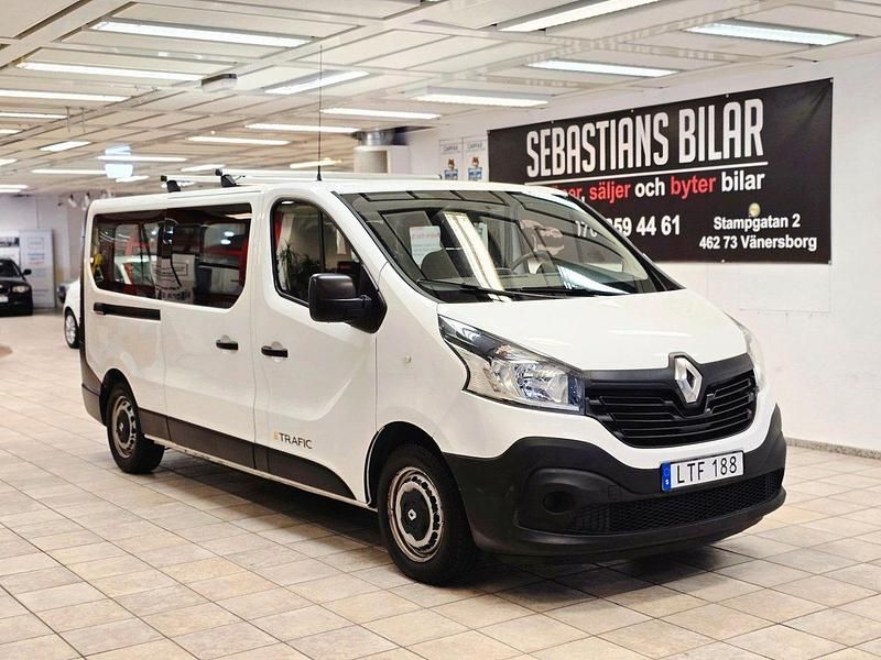 Vit Begagnad 2015 Renault Trafic Van | 134 900 kr - Bild 1/4