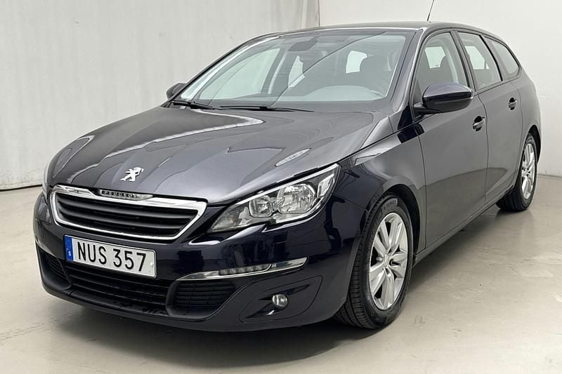Mörkblå Begagnad 2016 Peugeot 308 Active | 79 800 kr (Marknadspris) - Bild 1/4