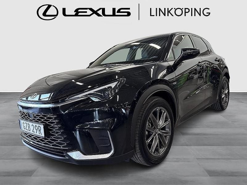 Svart Begagnad 2024 Lexus LBX SUV | 359 000 kr (Marknadspris) - Bild 1/4