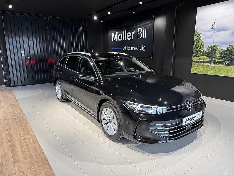 Svart Ny 2026 VW Passat | 558 500 kr (Marknadspris) - Bild 1/4